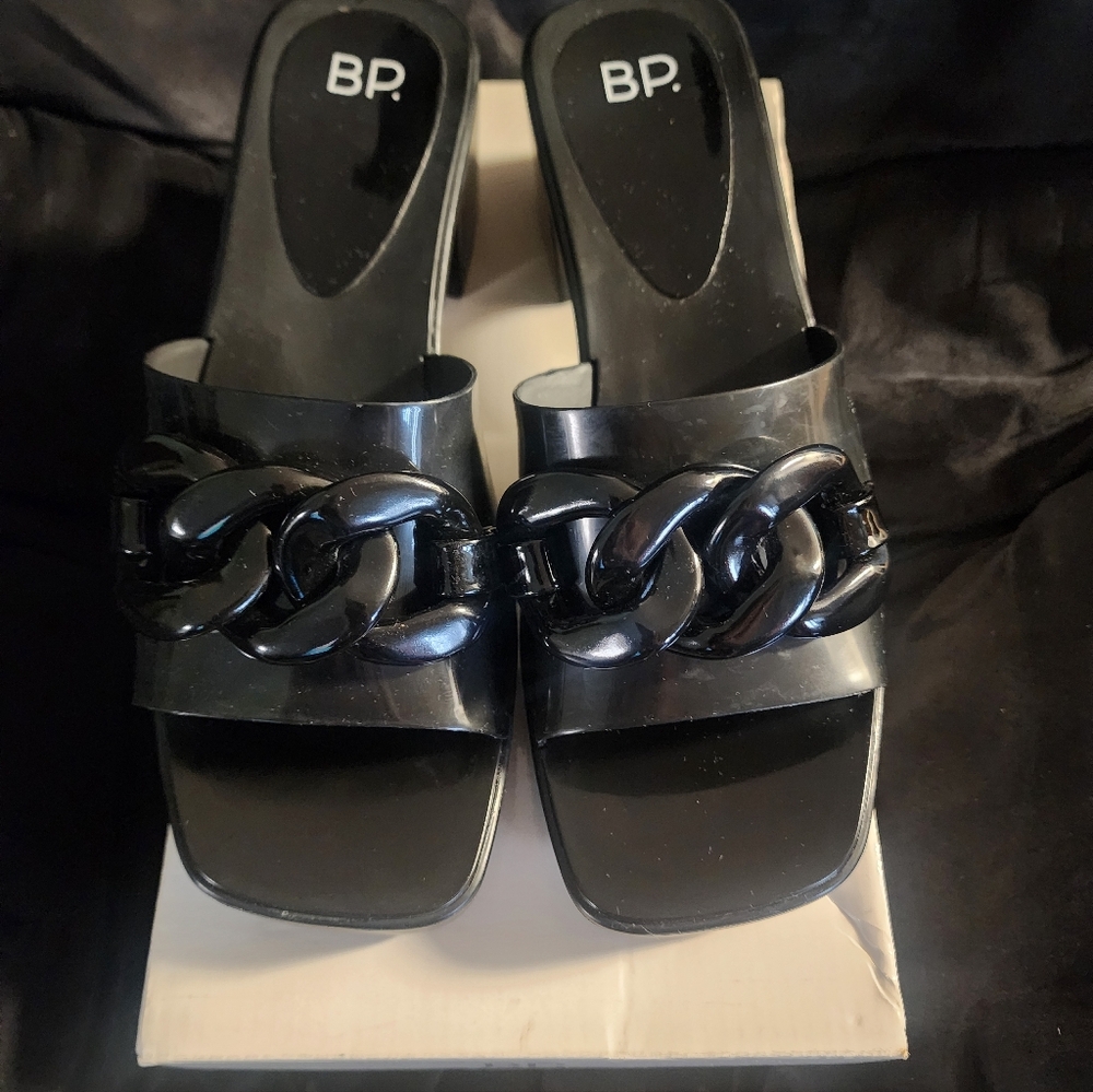 BP BRAND SLIP ON SANDAL SIZE 8 CHAIN DESIGN BLOCK HEEL